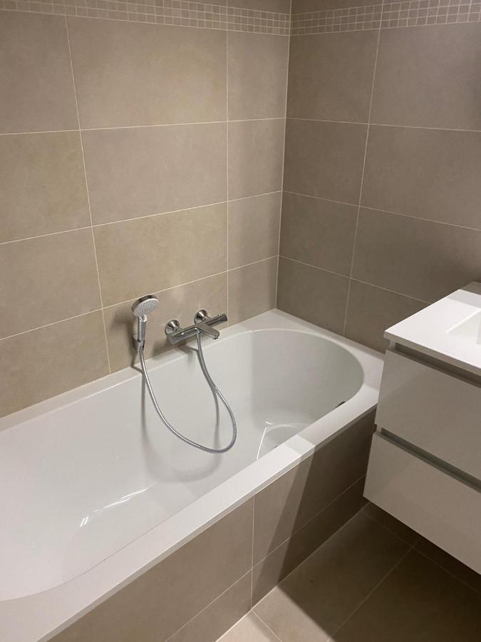 Lichtrijk 2-Slaapkamerappartement Met Zeezicht En Gratis Parking أوستيند المظهر الخارجي الصورة