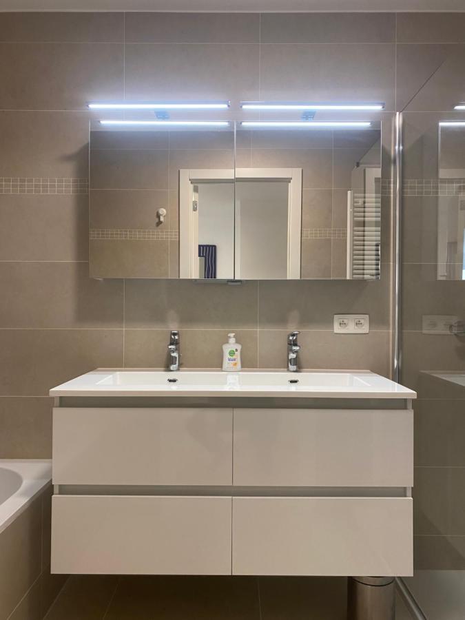 Lichtrijk 2-Slaapkamerappartement Met Zeezicht En Gratis Parking أوستيند المظهر الخارجي الصورة